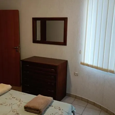 приятна къща за почивка караколев 1 *