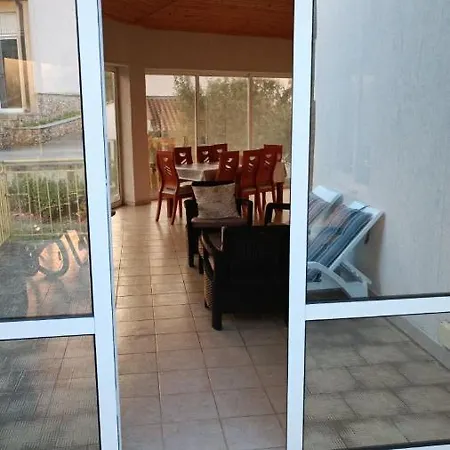 приятна къща за почивка караколев 1