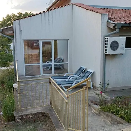 приятна къща за почивка караколев 1 Obrochishte