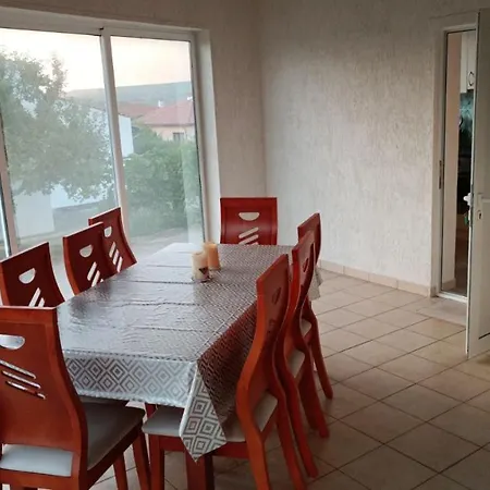 Nyaraló приятна къща за почивка караколев 1 Obrocsiste