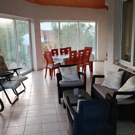 приятна къща за почивка караколев 1 Nyaraló Obrocsiste