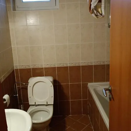 Vakantiehuis приятна къща за почивка караколев 1