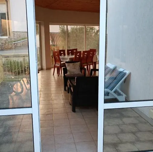 приятна къща за почивка караколев 1