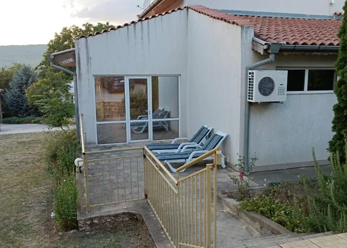 приятна къща за почивка караколев 1 Obrochishte