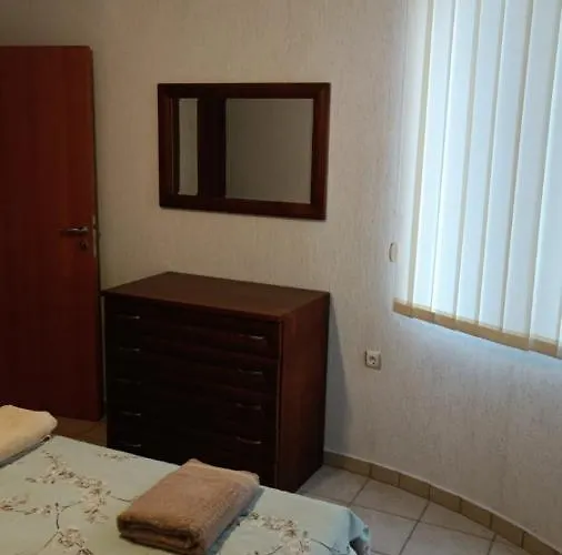 приятна къща за почивка караколев 1 *