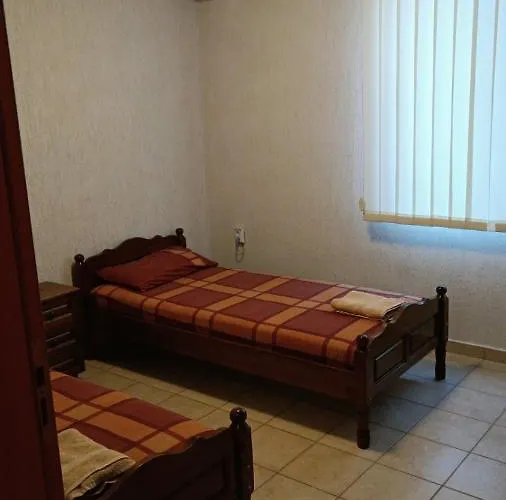 приятна къща за почивка караколев 1 *